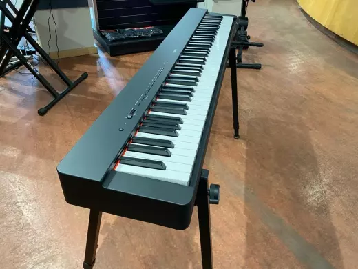 Store Special Product - Yamaha P225 B